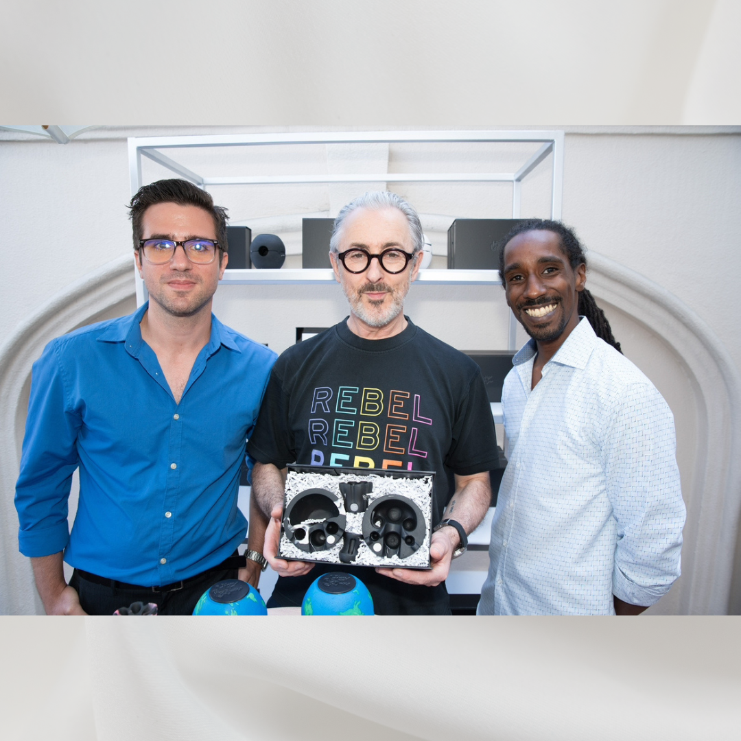 Alan Cumming with Douser Gift Set at Emmys