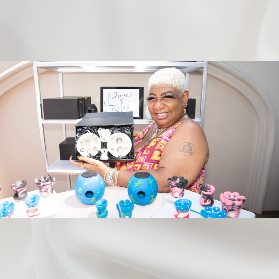 Luenell with Douser Gift Set at Emmys 2